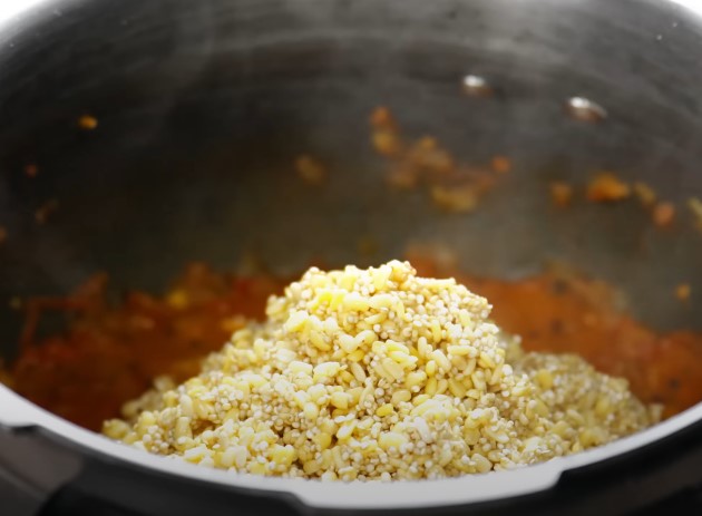 Kichkina sivilcelarning hammasi qinimda chiqdi. Kichkina sivilcelarning hammasi qinimda chiqdi.